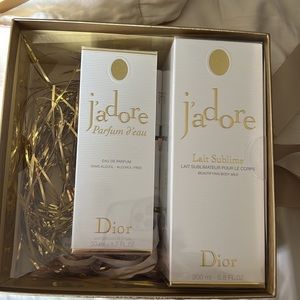 J’ADORE SET - LIMITED EDITION
Fragrance set - eau de parfum and body milk